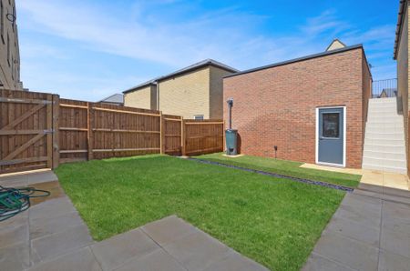 5 bedroom semi-detached house to rent - Photo 4