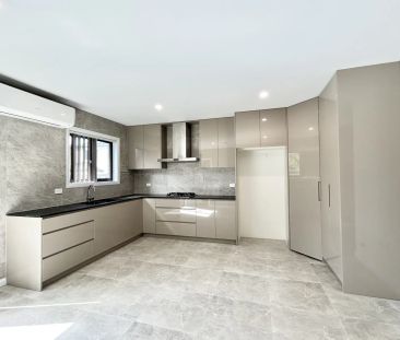 Brand new free-standing home - water bill's included - Photo 6