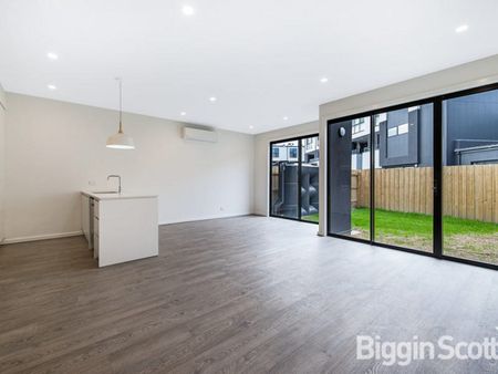 Townhouse In Great Locations... - Photo 4