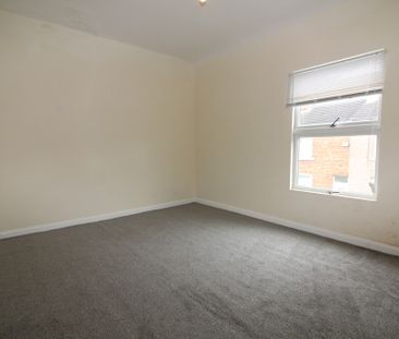 2 Bedroom Mid Terraced House - Photo 3