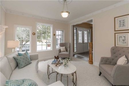 For Lease - 704 Foxcroft Boulevard, Newmarket, Ontario - Photo 3