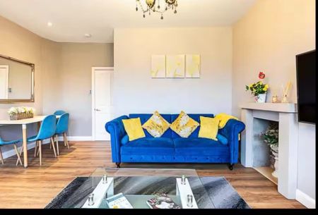 2 Bed Flat, Talgarth Road, W14 - Photo 2