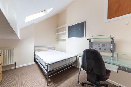 3 bed apartment to rent in Leazes Park Road, City Centre, NE1 - Photo 2