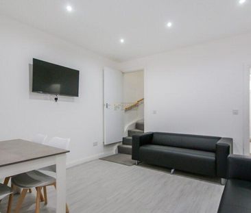 4 bedroom terraced house to rent - Photo 1
