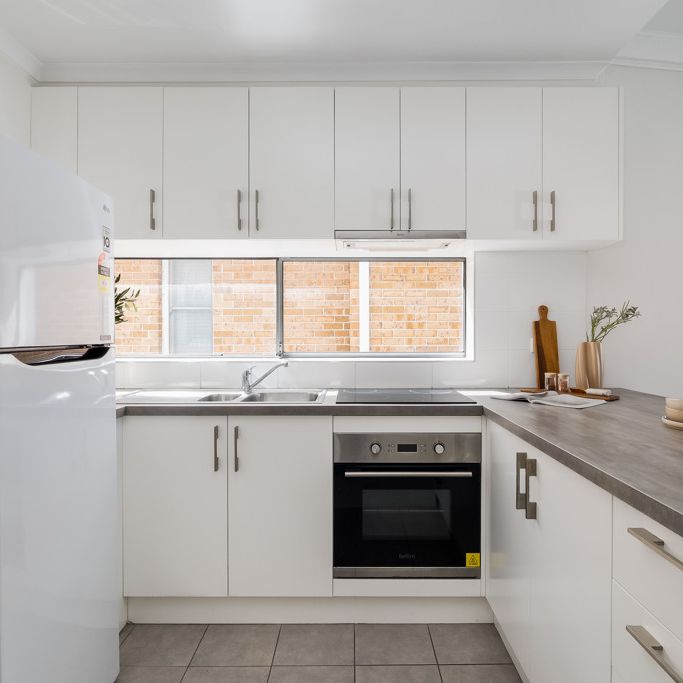 2 x 1 bedrooms units to be leased (Only downstairs available NOW!) - Photo 1