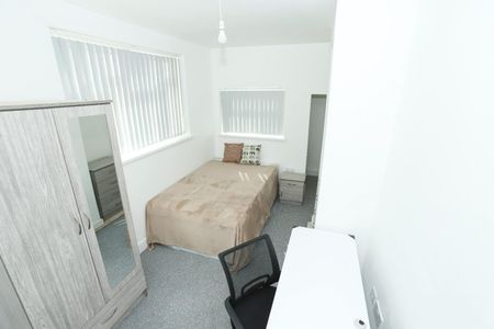 5 bedroom House To Let Total Size: 1292 SQ FT - Photo 2