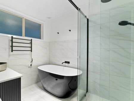 Stunning Updated Home with Modern Finishes - Photo 4