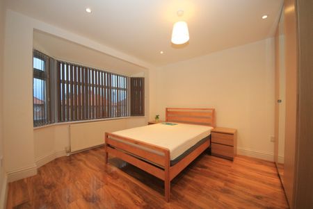 Broomgrove Gardens, Edgware, HA8 - Photo 3