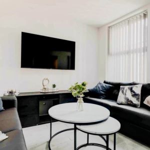 1 Beds 1 Baths - Photo 2
