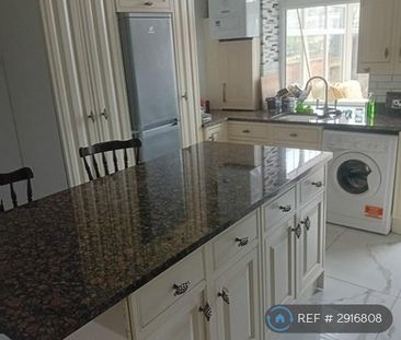 1 bedroom in a house share to rent - Photo 3