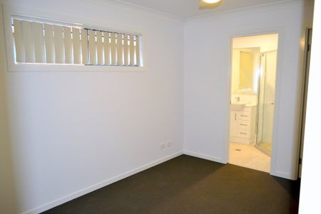 49 Freedom Crescent, South Ripley QLD 4306 - House For Rent - $570 | Domain - Photo 2