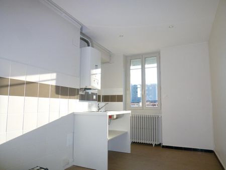 Location Appartement 4 pièces 92m² LYON 3ème - Photo 5