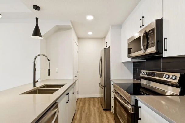 Livingston Townhomes — 2 bedroom, 1 bathroom and garage - Photo 1
