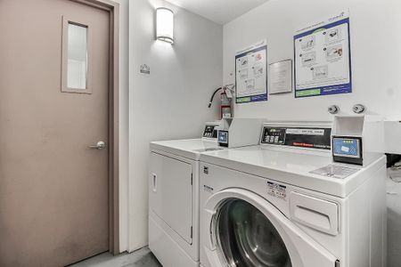 Père-Marquette Apartments - 1 Bedroom - Photo 3