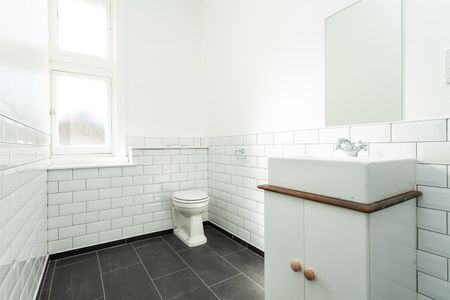 Room in a Shared House, The Boleyn Public House, E6 - Photo 4