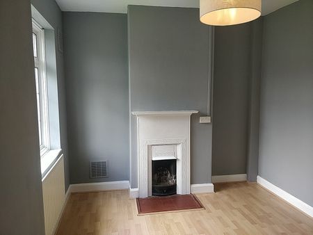 3 Bed Maisonette, Fieldview, SW18 - Photo 2