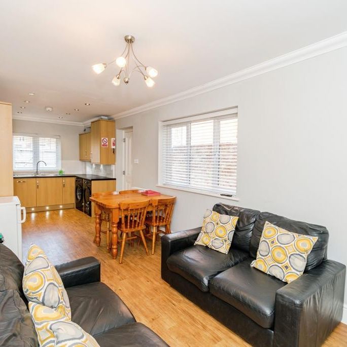 5 bedroom house to rent - Photo 1