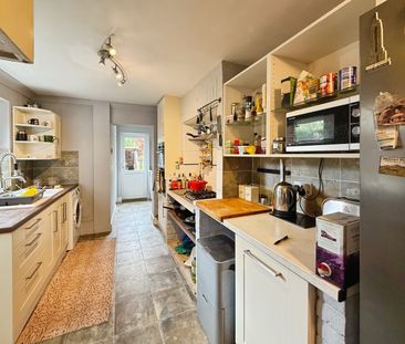 3 bedroom mid-terrace to rent Valebridge Road - Photo 3