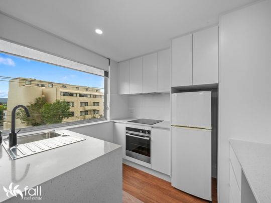 Charming, Sunlit Apartment in the Heart of Battery Point - Photo 1