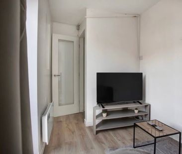 1 Bed Flat, Selby Close, E6 - Photo 3