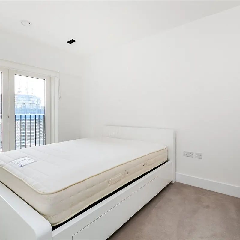 2 bedroom flat in 1 Exchange Gardens - Photo 1