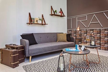 Carrer de Sants, Barcelona, Catalonia 08014 - Photo 3