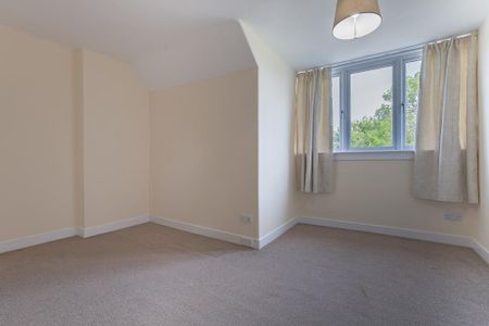 4 bedroom semi-detached house to rent - Photo 3
