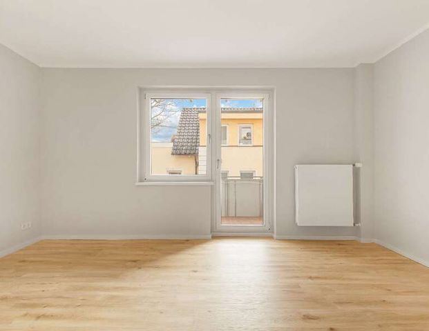 Erstbezug nach Sanierung! Charmante 2-Zimmer Wohnung mit Einbauküche in Lichterfelde - Foto 1