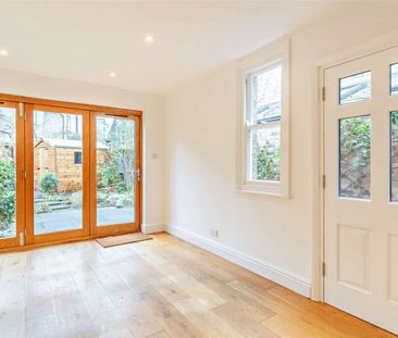 Three bedroom Edwardian house with Garden - Photo 1