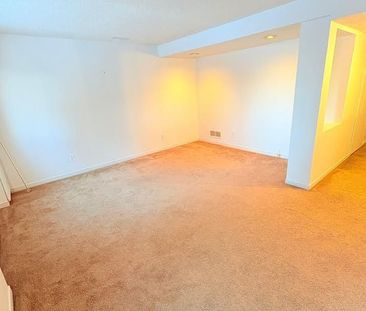For Lease - 607 Gibney Crescent, Newmarket, Ontario - Photo 2