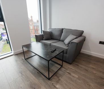 Studio Flat, Low Hill, L6 - Photo 1