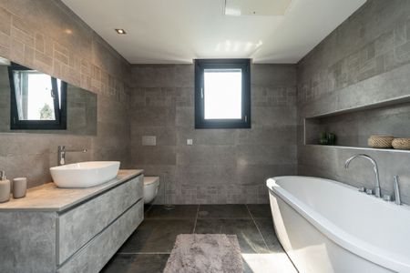 6 Bedroom Villa For Rent in Nueva Andalucía, Málaga - Photo 5