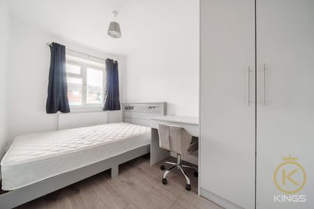 1 bedroom in a house share to rent - Photo 2