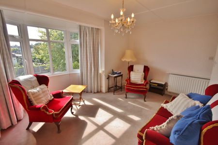 Two-Bedrooms Maisonette - Photo 2