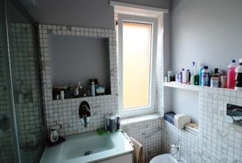 Aventino-S.Saba: Brand new 3 Bedroom, 3 bath, spacious triple living-dining room, modern kitchen, large balconies. Air conditioning, alarm, lots of natural light, located on quiet tree lined street walking distance to all services, metro, FAO. Ref 2057