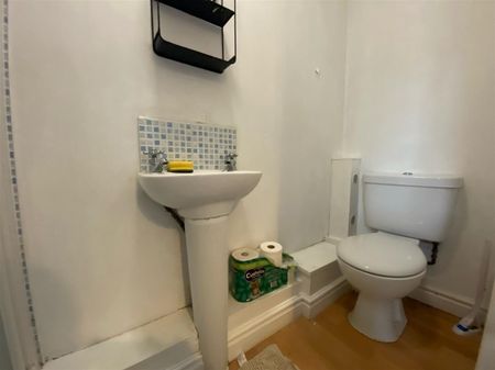 Garnet Terrace, Leeman Road - Photo 2