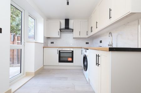 Studio Flat, Lincoln Road, HA2 - Photo 5