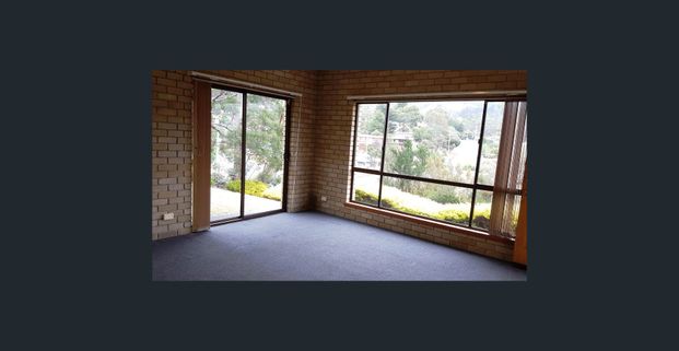 Neat and tidy one bedroom unit positioned in a well-maintained and quiet complex - Photo 1