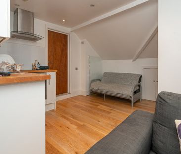 Flat 5 64 Chalk Hill - Photo 1