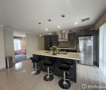 LOW MAINTENANCE - Photo 1