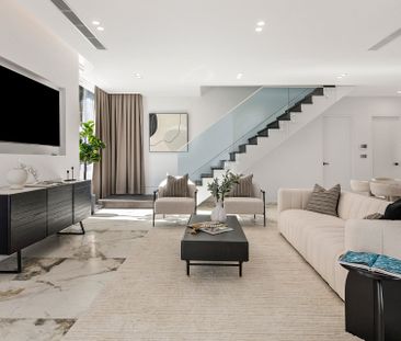 Brand-new luxury home, a stroll to beach - Photo 1