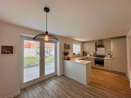 3 bedroom detached house to rent - Photo 3