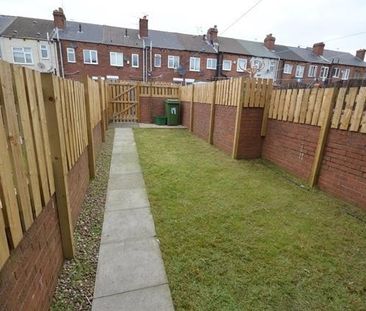 3 bedroom terraced house to rent - Photo 3