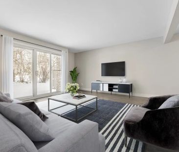 850-906 Wonderland Road South — 3 bedroom, 3 bathrooms, laundry room - Photo 1