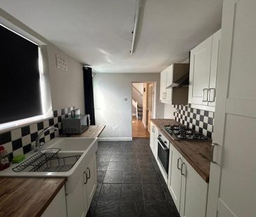 2 bedroom terraced house to rent - Photo 4