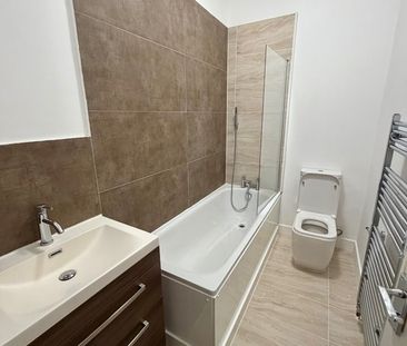 4 Bed Semi-Detached House, Whitestile Road, TW8 - Photo 6