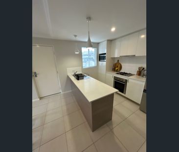 UNFURNISHED - Modern & Spacious 2x1 Apartment in Secure Complex - Photo 6