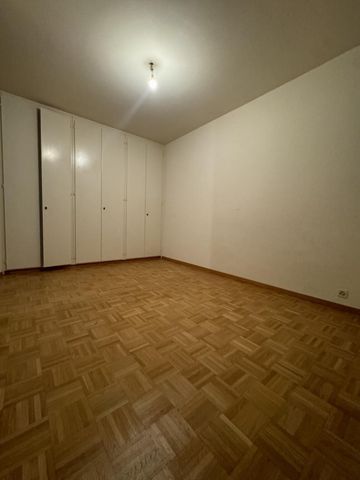 3-room apartment with lake view in Eaux-Vives - Photo 2