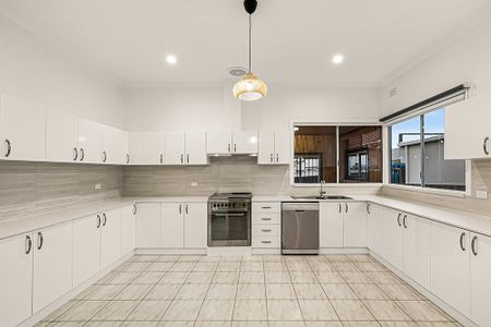 Spacious Family Home - Photo 5