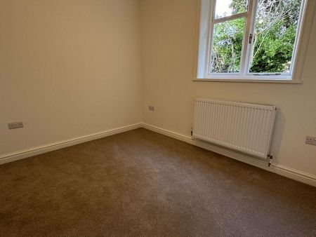 3 bedroom detached bungalow to rent - Photo 2